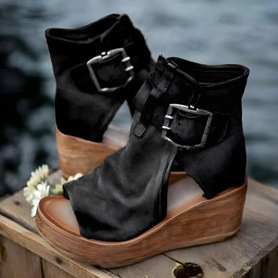 Margareta – Sandały na Koturnie Vintage